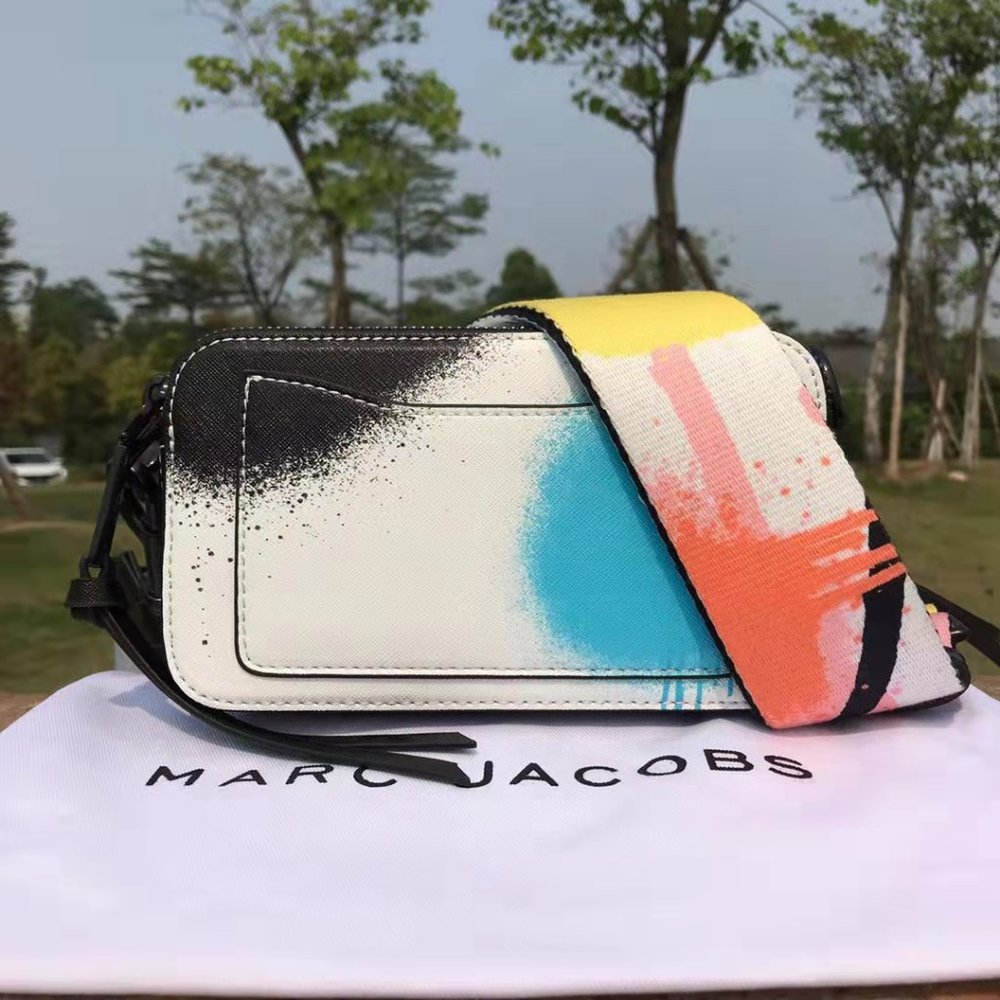 🌈🌈Marc Jacob Crossbody 🌈 🌈 - Picture 7 of 15